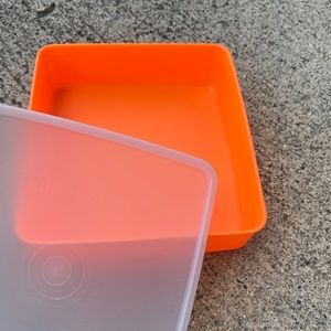 Tupperware Sandwich Square-a-Way Storage Keeper 670-1 Orange Container and Lid